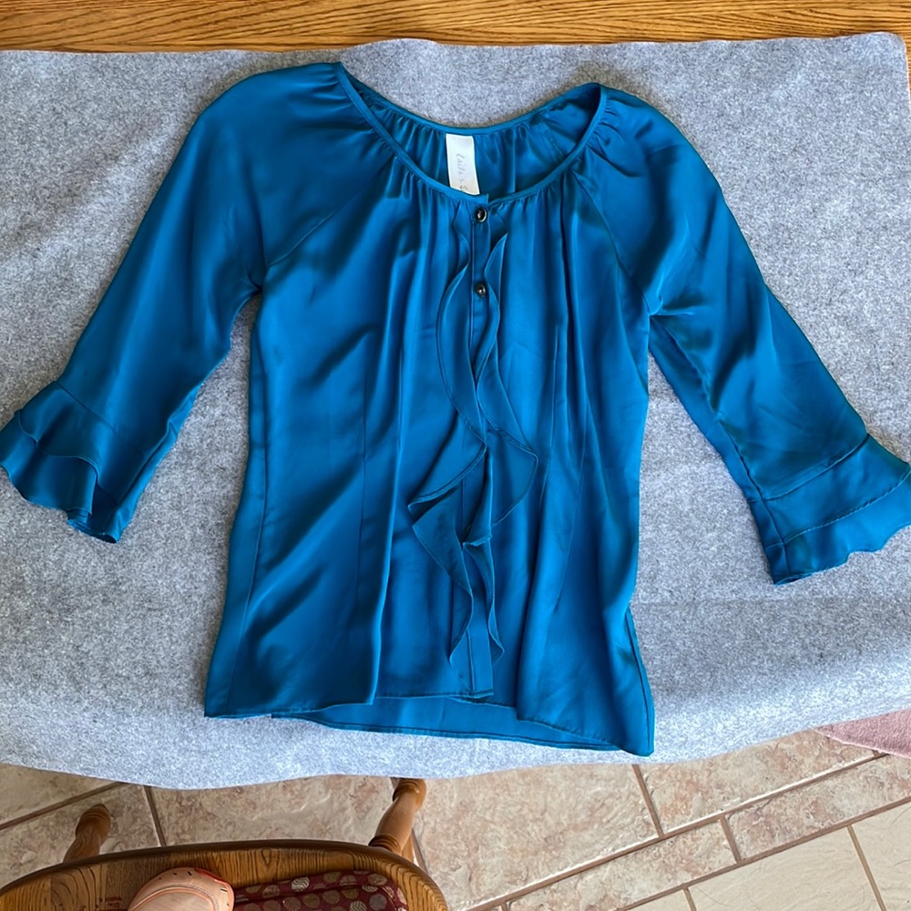 Laila & Savannah 100% silk blouse